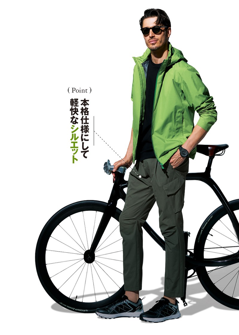 パンツ3万9600円、ブルゾン10万7800円、Tシャツ2万5300円、靴3万6300円/すべてヘルノ(ヘルノ・ジャパン)