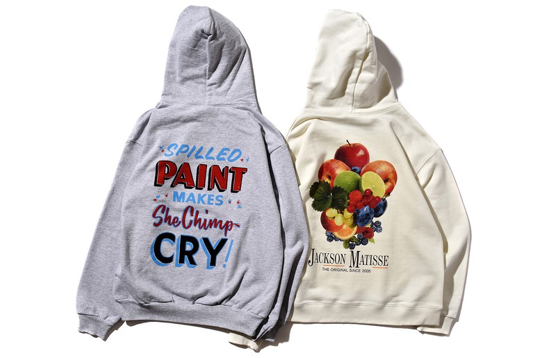 ▲ パーカ右 1万5400円/ジャクソンマティス(ハンドイントゥリーショールーム)、左 2万7500円/クレヴェイペーパーサインズ(ハイ!スタンダード)