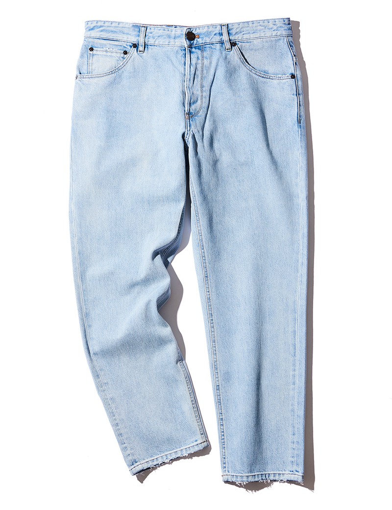 デニムパンツ4万4000円／ピーティー トリノ デニム（買えるLEON）