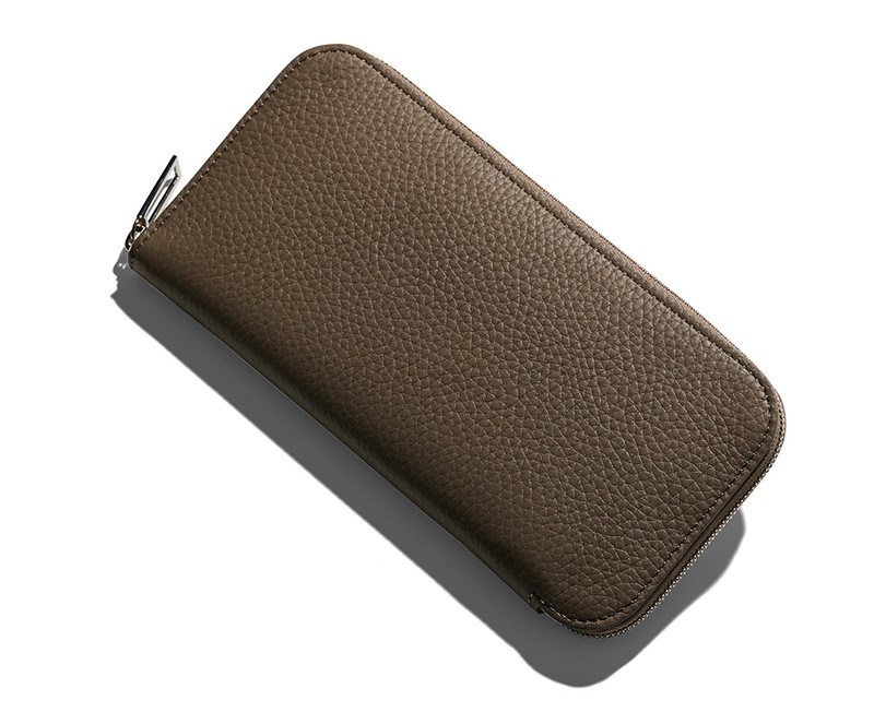 ウォレット［W20×H10×D1.5cm］16万5000円／カミーユ・フォルネ（カミーユ・フォルネ銀座本店）