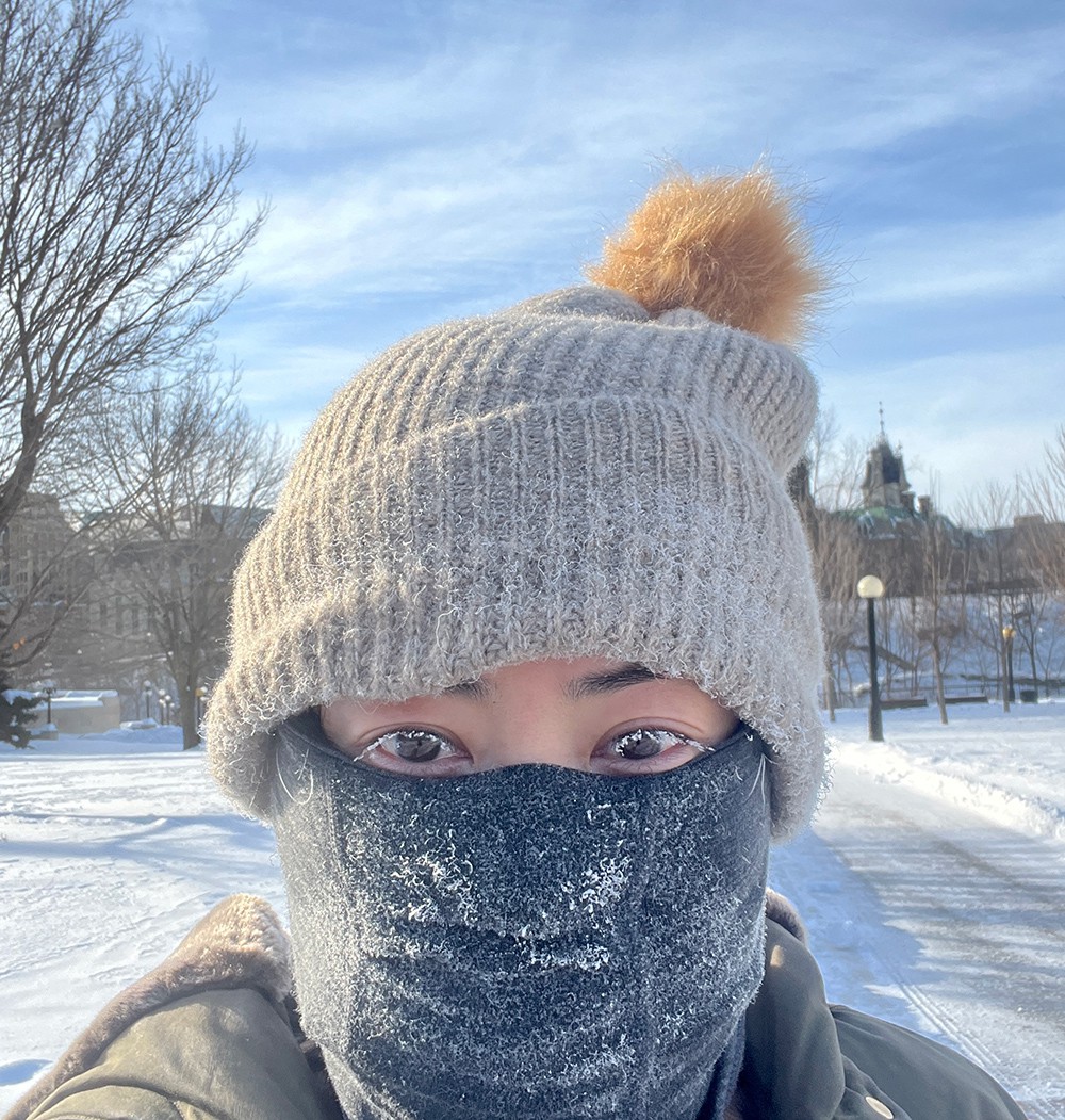 まつ毛が凍って雪のマスカラ状態。