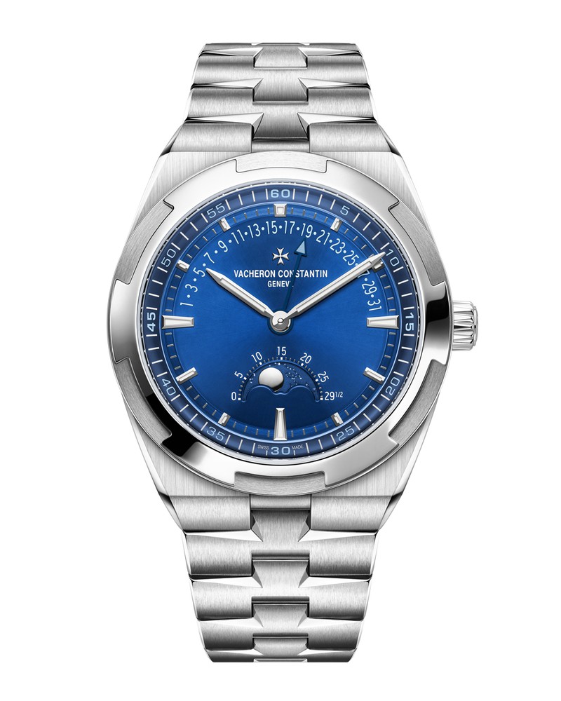 ▲ 「オーヴァーシーズ・ムーンフェイズ・レトログラード・デイト」自動巻き、SSケース(41mm)×ブレスレット(ラバーとカーフ製のインターチェンジャブルストラップが付属)。5気圧防水。ブティック限定。711万4800円(夏以降発売予定)/ヴァシュロン・コンスタンタン