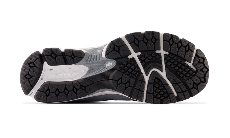 M2002RST スニーカー1万7380円(ニューバランスジャパンお客様相談室)