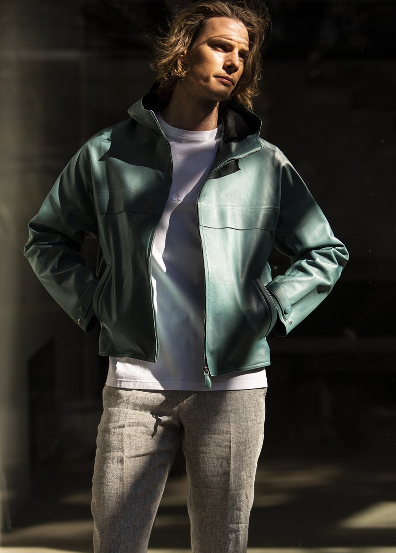 ▲ ブルゾン107万2500円、Tシャツ8万1400円、パンツ13万8600円/すべてベルルッティ(ベルルッティ・インフォメーション・デスク)
