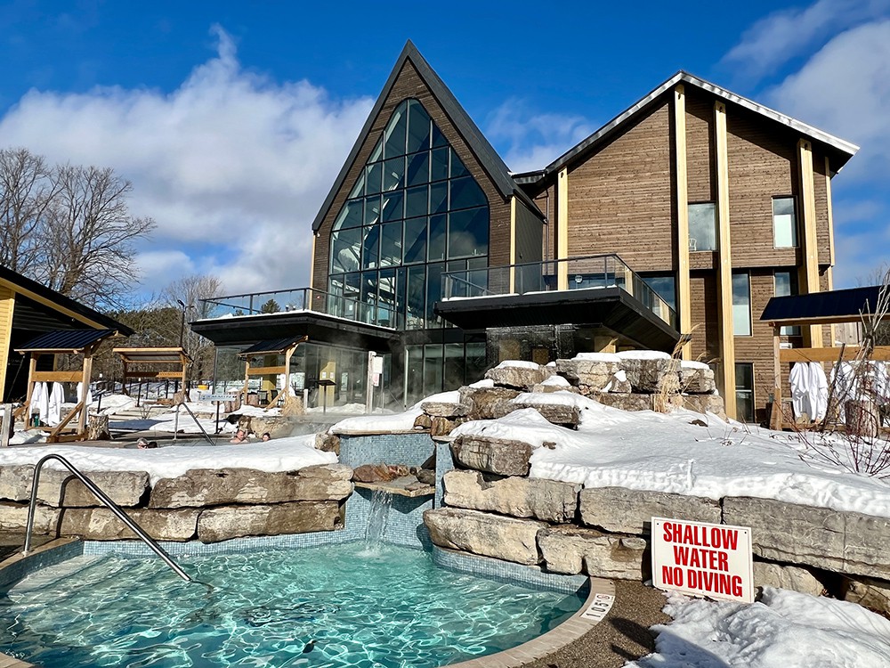 カナダ・オンタリオ州 スキーリゾート 水風呂は体感3℃。