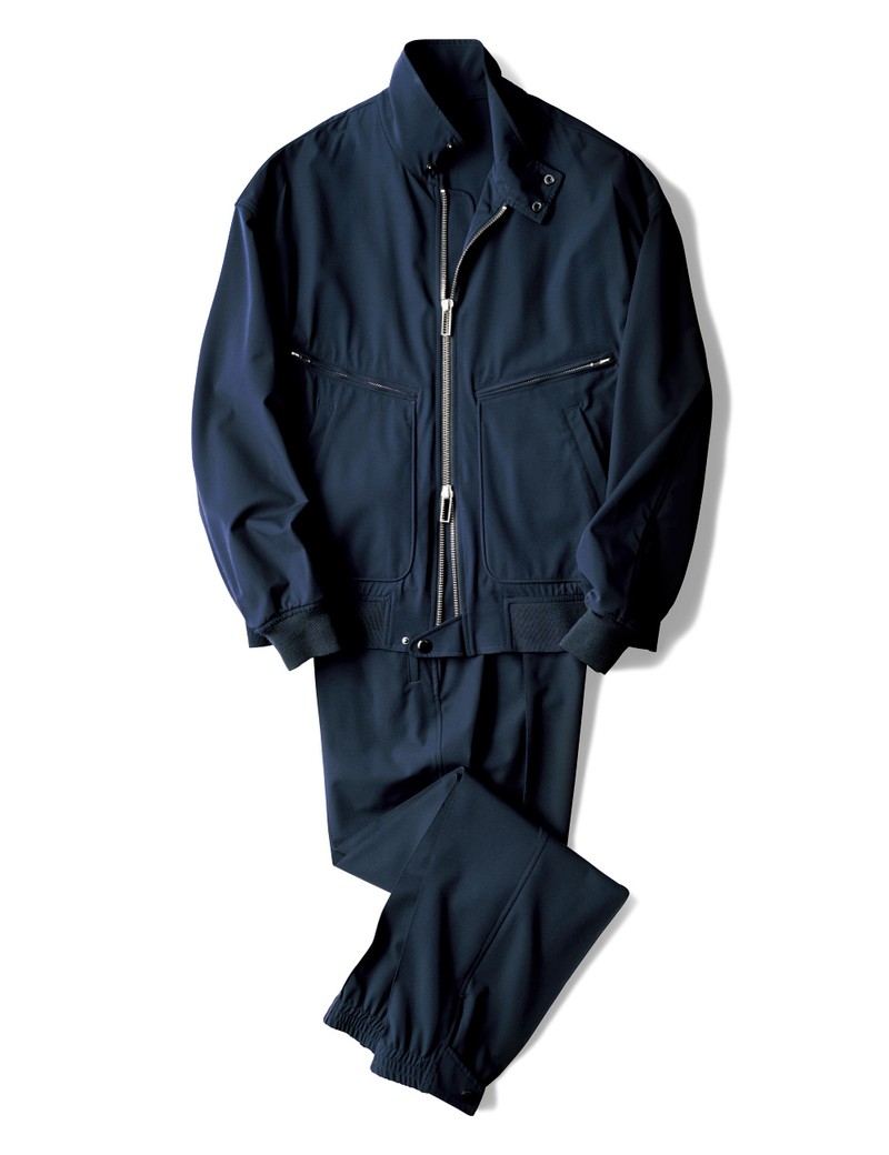ブルゾン7万5900円、パンツ5万1700円/ともにエンポリオ アルマーニ(ジョルジオ アルマーニ ジャパン)