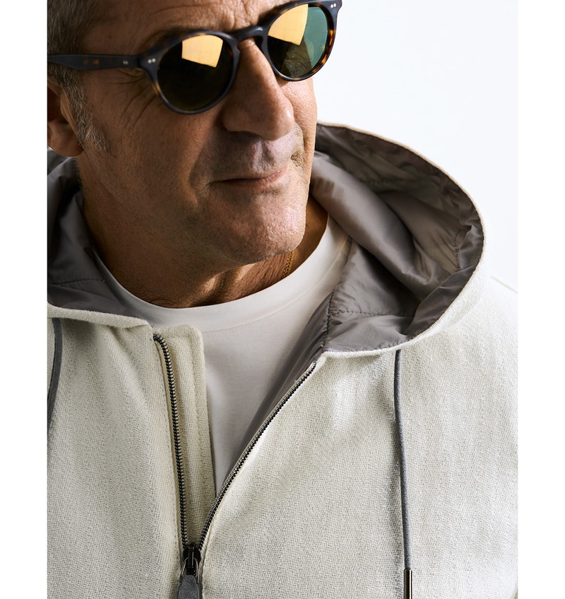 パーカ15万2900円、Tシャツ2万8600円、パンツ4万9500円/すべてヘルノ(ヘルノ・ジャパン)