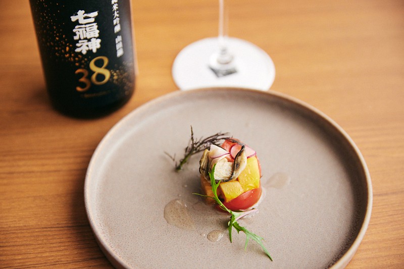 菊の司酒造 炭火焼ステーキ 天元「純米大吟醸 七福神38(サンパチ)」×「山田町産真牡蠣の自家製スモーク 雫石産カブ&盛岡市飯岡産柿のマリネ」