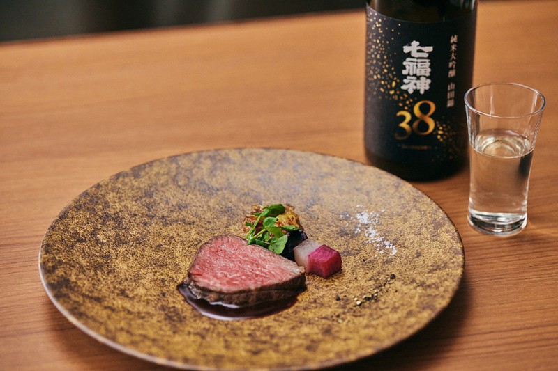 菊の司酒造 炭火焼ステーキ 天元 「純米大吟醸 七福神38(サンパチ)」×「山形県産最上牛A5ランプのロースト 雫石町産野菜添え」