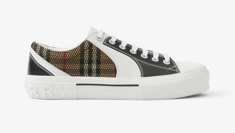 スニーカー10万5600円/バーバリー(バーバリー・ジャパン)