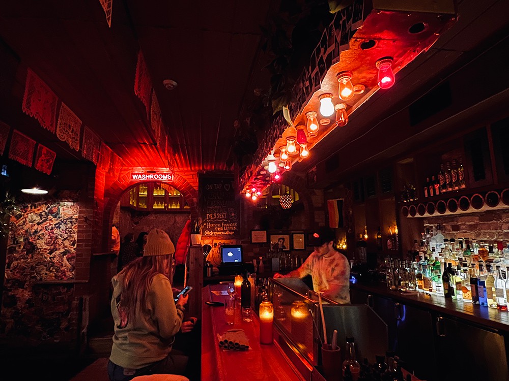 実はタコスも美味しい「El Rey Mezcal Bar」。メスカル1杯約900円〜。
