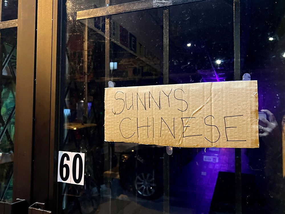 Sunnys Chinese 適当すぎるダンボール看板！