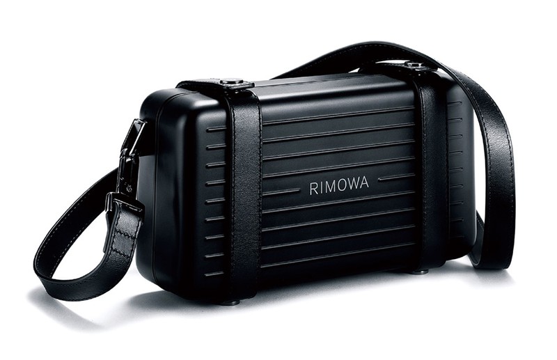▲ バッグ［W21.5×H13×D7㎝］21万2300円／リモワ（リモワ クライアントサービス）