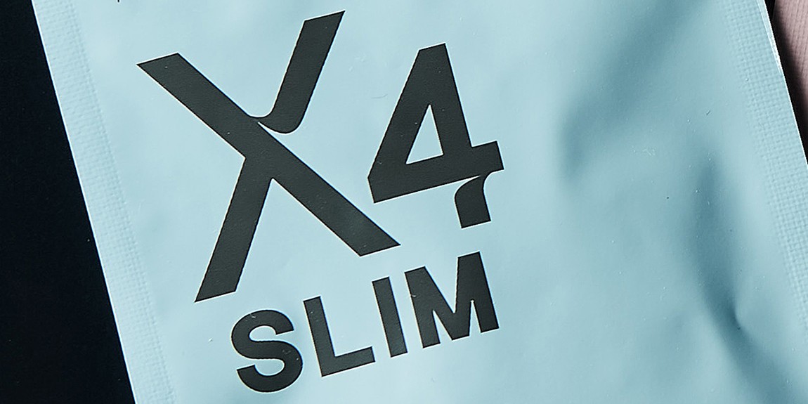 （右から）「X2 BURN」、「X4 SLIM｣（各60粒）各4980円（機能性表示食品）／プレミアアンチエイジング