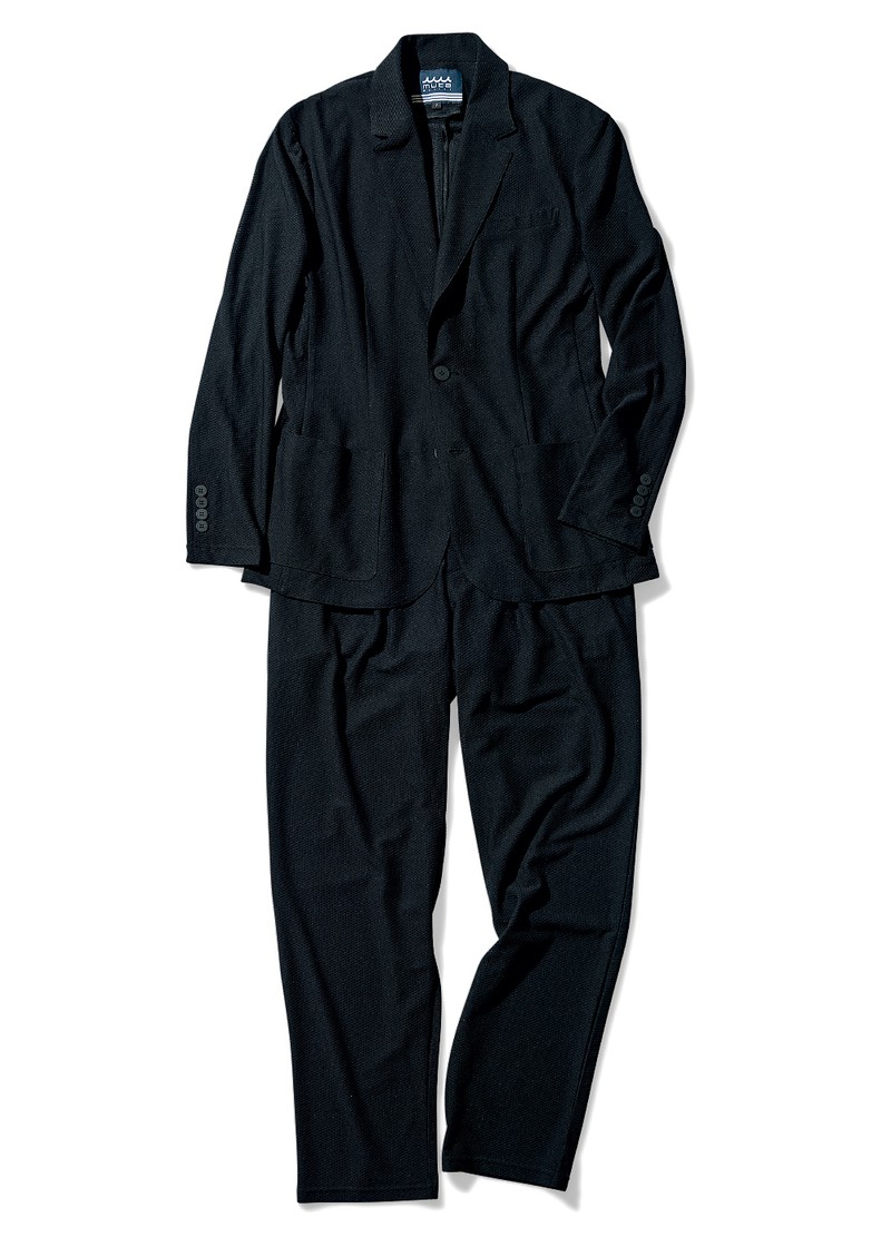 ジャケット3万3000円、パンツ2万7500円/ともにムータ・マリン(ムータ ジャパン)