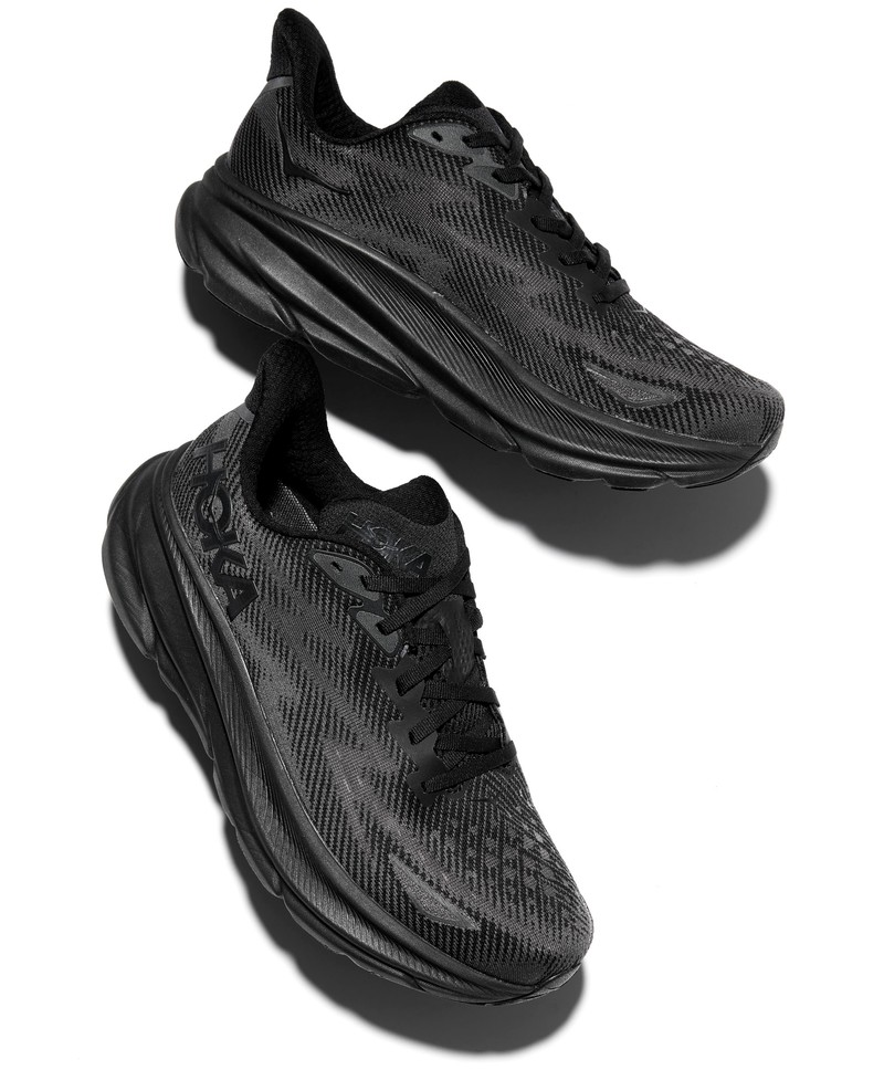 スニーカー2万900円／ホカ（デッカーズジャパン）