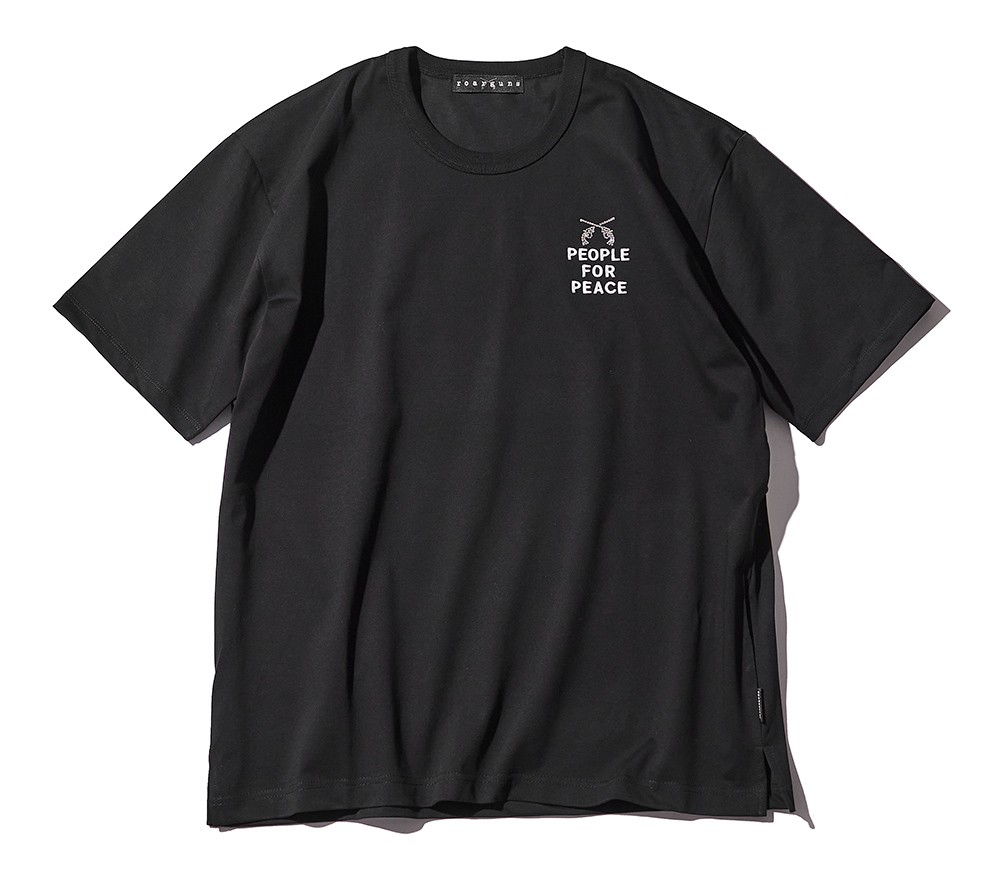 Tシャツ1万8700円／ロアーガンズ（買えるLEON）