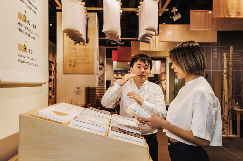 「西川」日本橋店 オーダーメイド枕 池田ゆり