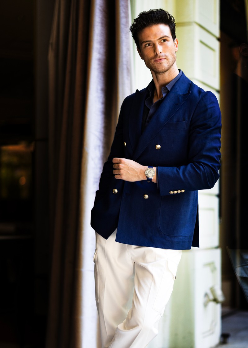 ▲ 時計1157万2000円/ブレゲ(ブレゲ ブティック銀座)、ジャケット51万7000円、シャツ12万3200円、パンツ18万4000円/すべてブルネロ クチネリ(ブルネロ クチネリ ジャパン)