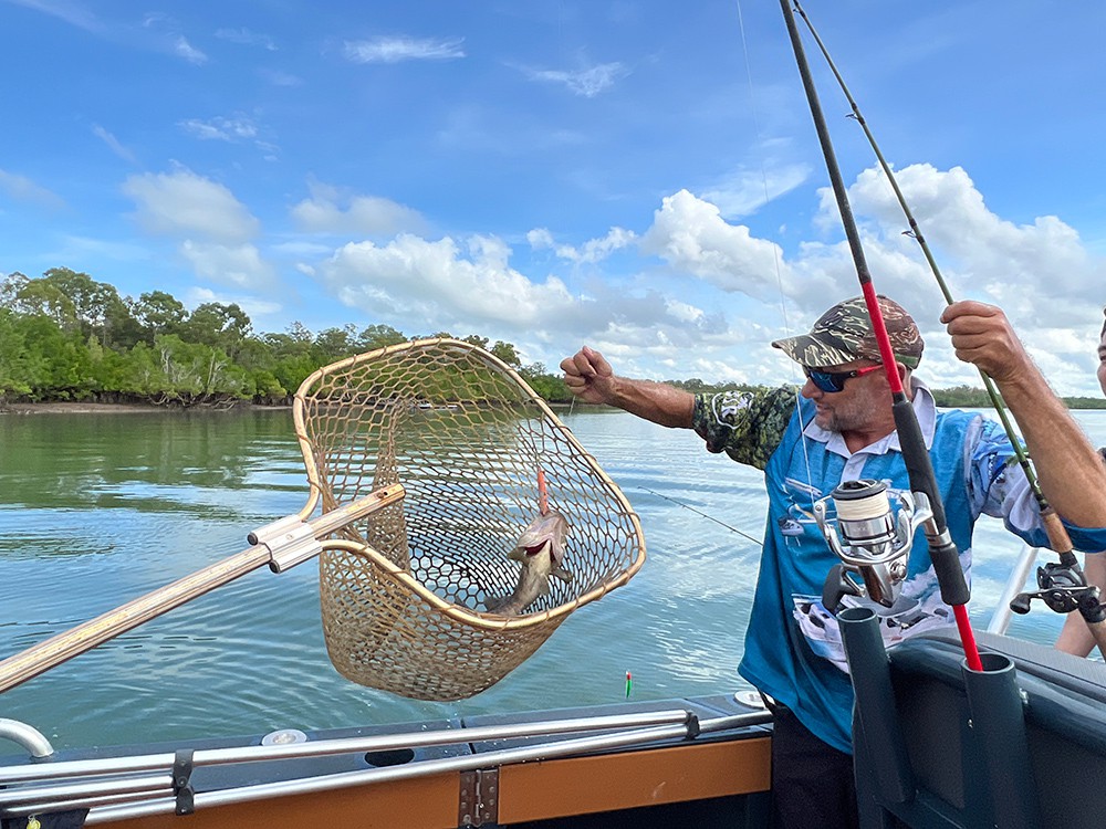 約500種の魚が生息する漁場。