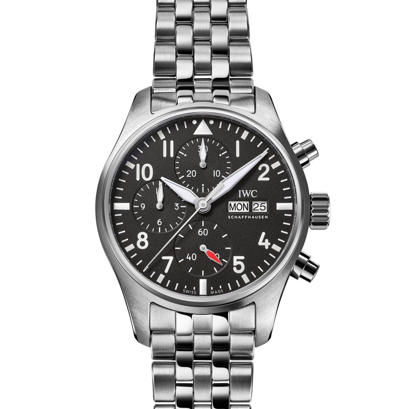 IWC パイロット・ウォッチ・クロノグラフ 黒文字盤 自動巻き メンズ 大人の腕元を変える「IWC」のモテるクロノグラフ | メンズ