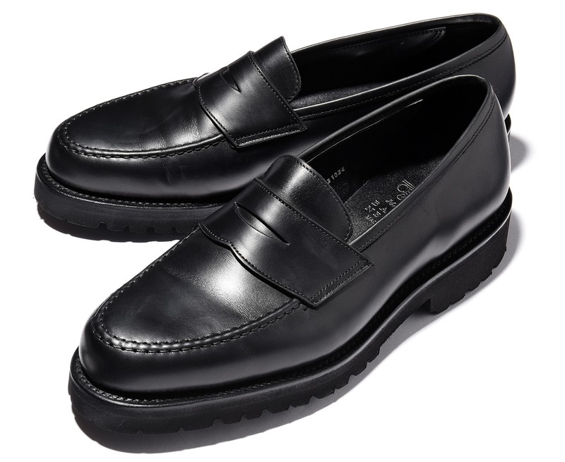 ▲ 靴9万6800円/クロケット アンド ジョーンズ(バーニーズ ニューヨーク)