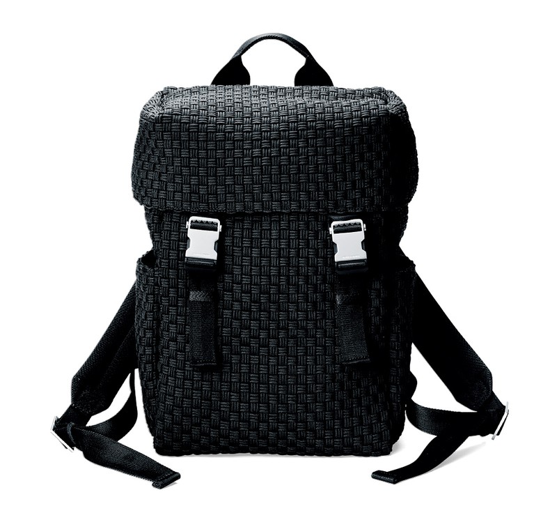 バックパック［W26×H38×D15㎝］41万2500円／ボッテガ・ヴェネタ（ボッテガ・ヴェネタ ジャパン）