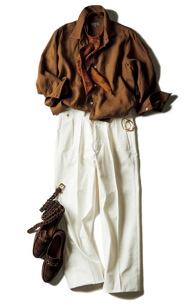 ▲ シャツ3万6300円／マーガレット・ハウエル、スカーフ1万1000円／ロバートフレイザー（アイネックス）、パンツ4万5100円／ベルナール ザンス（リング 東京店）、ベルト3万7400円／イルミーチョ（シップス 銀座店）、ブレスレット5万8300円〜、ブレスレット7万9200円～／ともにジャスティン デイビス（ジャック・オブ・オール・トレーズ プレスルーム）、靴3万7400円／イルモカシーノ（ビームス 六本木ヒルズ）