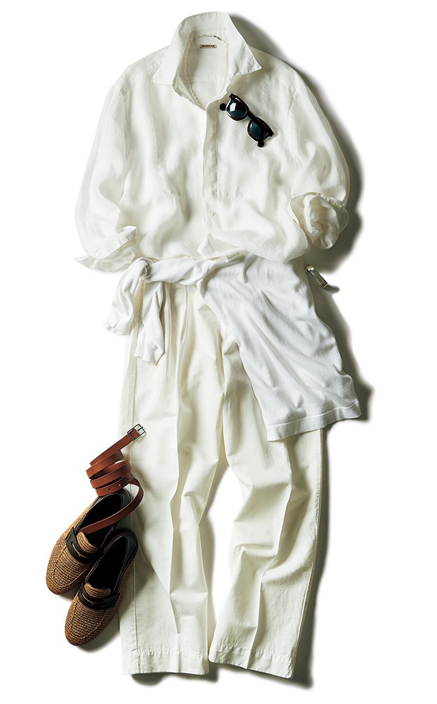 ▲ シャツ2万9700円／バレナ（三喜商事）、ニット2万6400円／グランサッソ、ベルト2万900円／アンダーソンズ（ともにエスディーアイ）、パンツ3万9600円／ジェルマーノ（バインド ピーアール）、サングラス3万5200円／モンクレール（オブジェ・イースト）、ネックレス1万9800円／サツルノ、バングル5万9400円／ガーデル（ともにS.O.S fp 恵比寿本店）、靴12万8700円／マノロ ブラニク（ブルーベル・ジャパン）