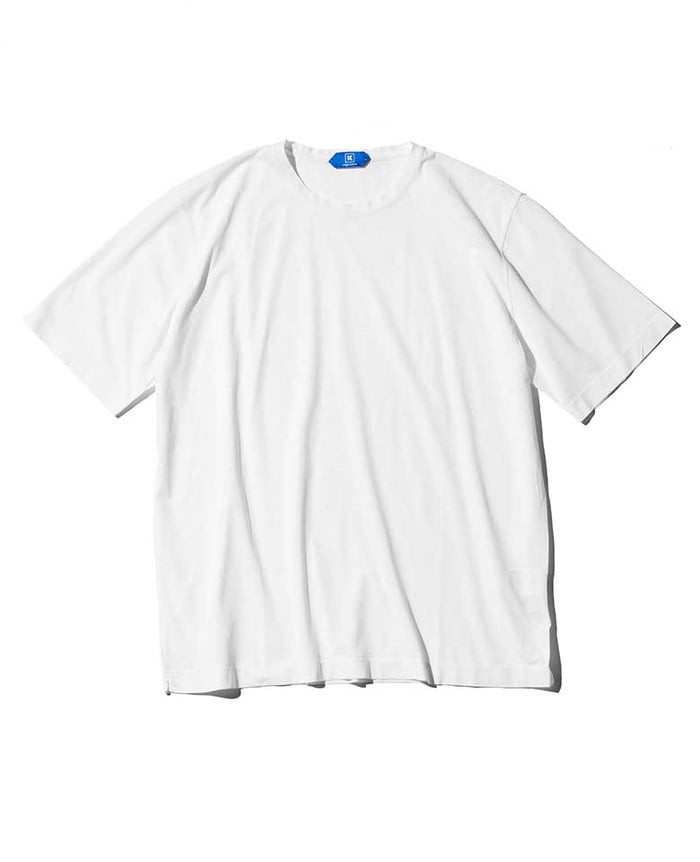 Tシャツ2万6400円／キーレッド（買えるLEON）