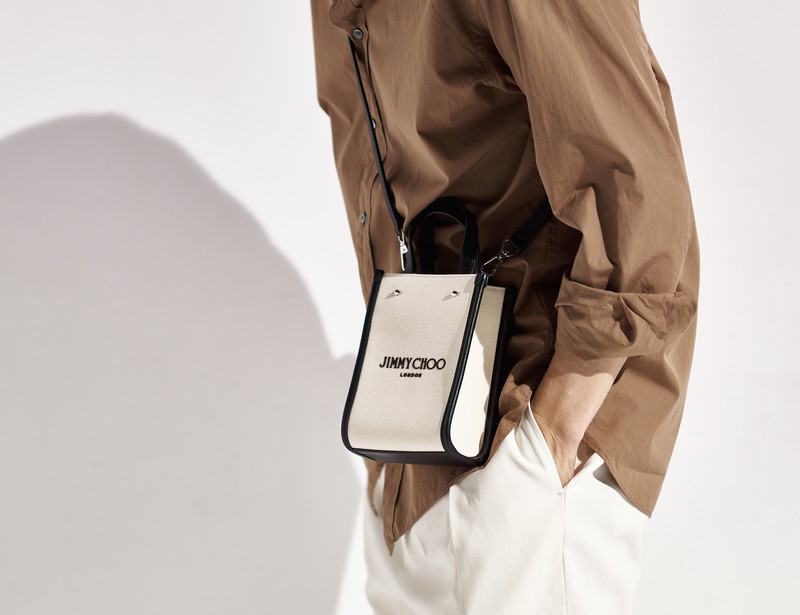 バッグ12万3200円／ジミー チュウ、その他はスタイリスト私物