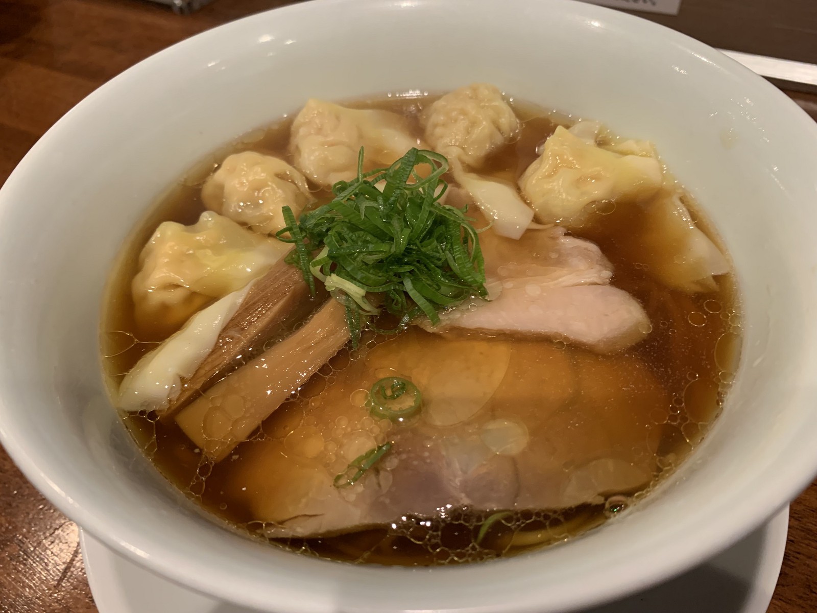 「維新」の「わんたん麺」。