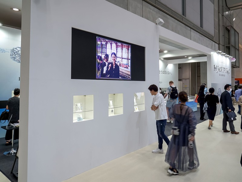 ブライダルジュエリーのブースには、10ct超えのルースも!