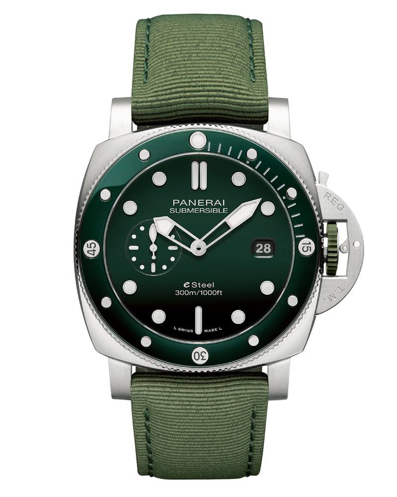 ▲ 「サブマシーブル クアランタ クアトロ eスティール™」自動巻き、サテンeスティール™ケース(44㎜)、リサイクルPETストラップ。300m防水。153万8900円/パネライ(オフィチーネ パネライ)