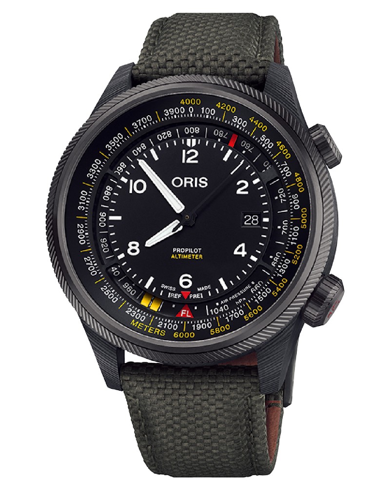 ▲ 「プロパイロット アルティメーター」自動巻き、カーボンケース(47mm)、テキスタイルストラップ。10気圧防水。88万円/オリス(オリス ジャパン)
