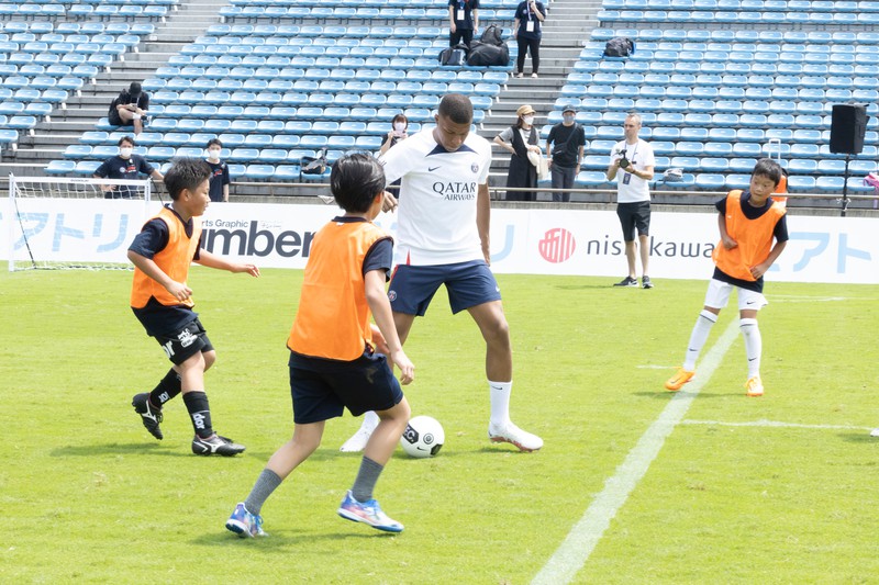 スペシャルプログラムではキッズサッカークリニックも開催。※小学生対象