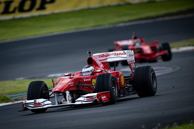 フェラーリ F1のデモ走行も見ることができて10万円はお得!?