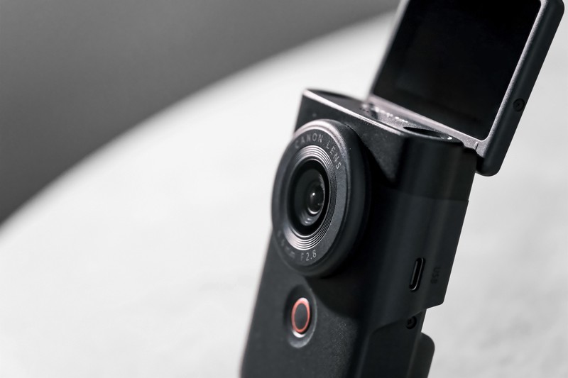 「PowerShot V10」5万9950円(編集部調べ)/キヤノン