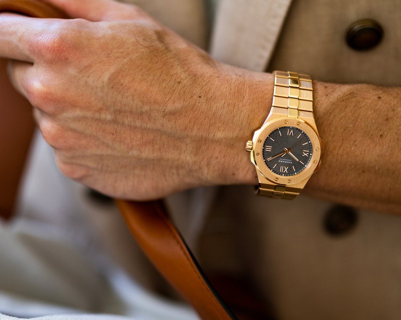 ▲ 「アルパイン イーグル 36」自動巻き、18KRGケース(36mm)×ブレスレット。100m防水。492万8000円/ショパール(ショパール ジャパン プレス)