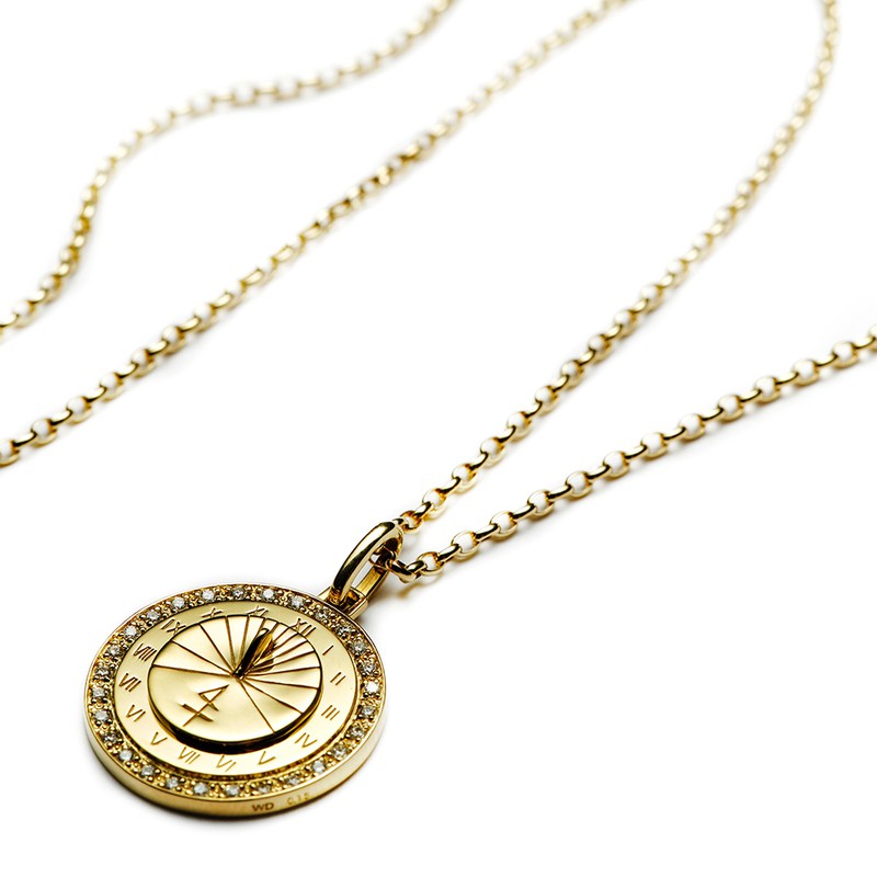 18K×ダイヤモンド メダルトップ45万9800円、18Kチェーン11万9900円/ともにジェントルマン(ジェントルマン 麻布 ピーアールルーム)