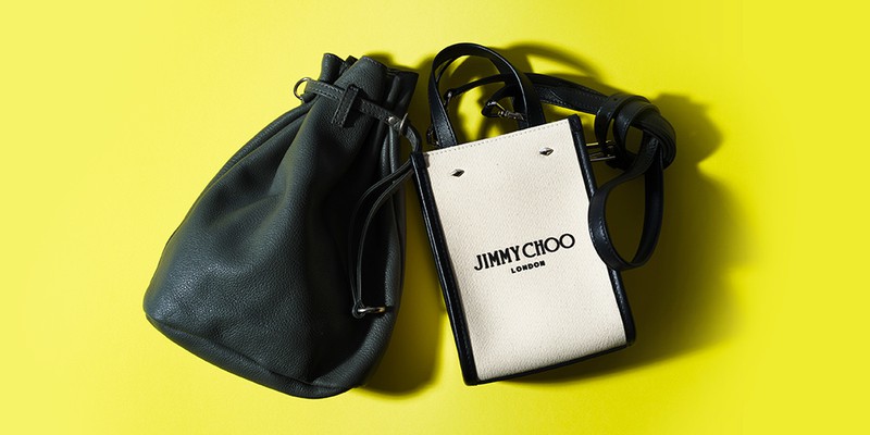 左●バッグ［W18×H26×D9.5cm］2万3100円／エルゴポック（キヨモト NC事業部）、右●バッグ［W18×H23.5×D7.6cm］12万3200円／ジミー チュウ