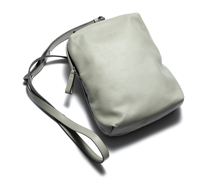 バッグ［W17×H２４×D７cm］4万6200円／ダニエル ＆ ボブ（ダニエル ＆ ボブ ジャパン）