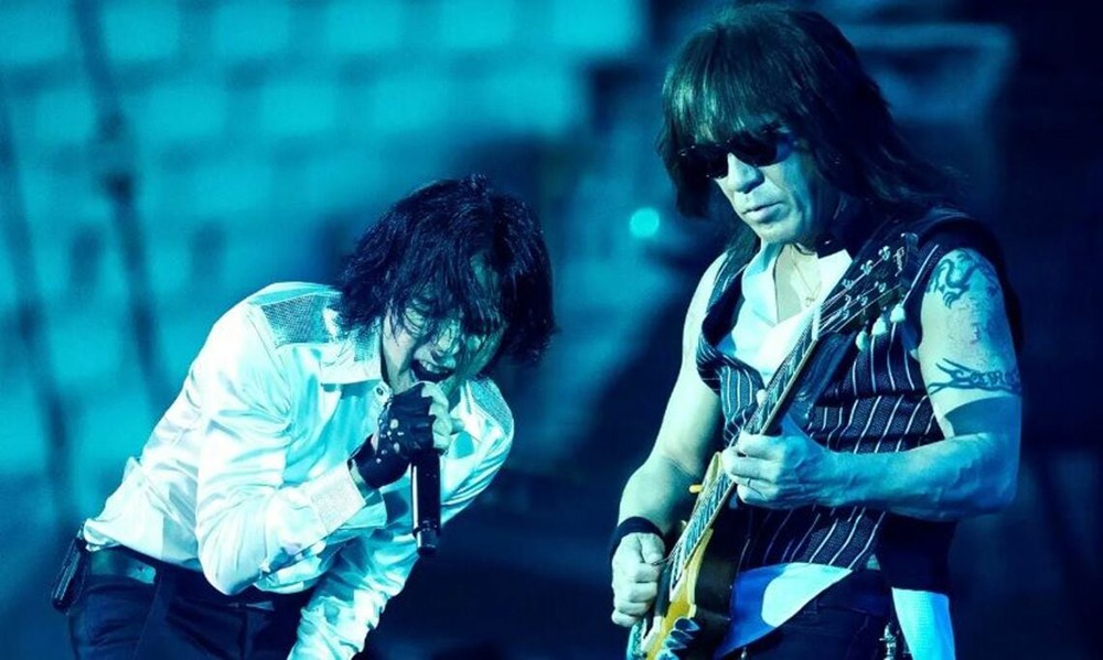 B’zの稲葉浩志と松本孝弘