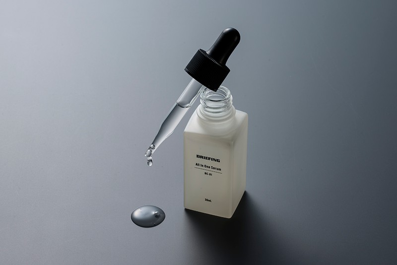 「BRIEFING オールインワンセラム」(30ml)6050円/コスメキッチン