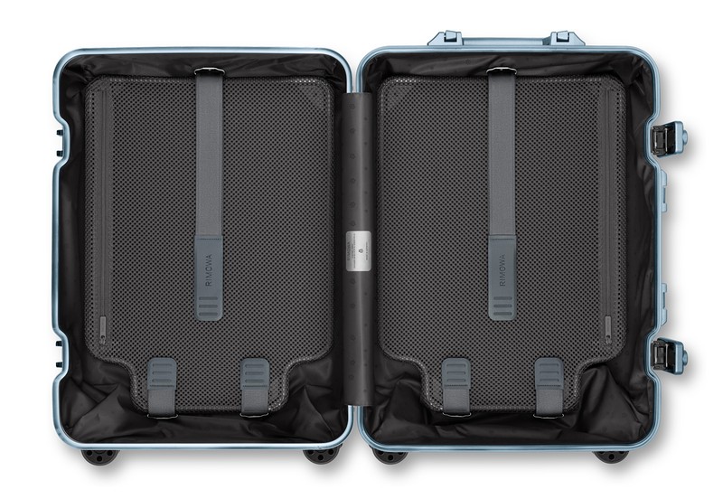 ▲ スーツケース[W40×H55×D23cm] 21万1200円／リモワ（リモワ クライアントサービス）