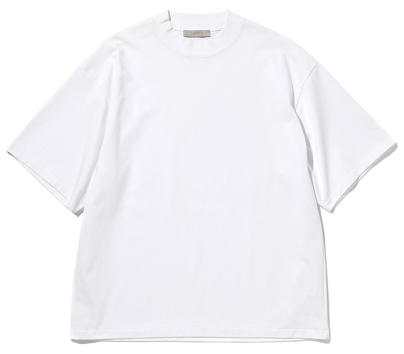 ▲ Tシャツ7990円/アンフィーロ(オンワード樫山)