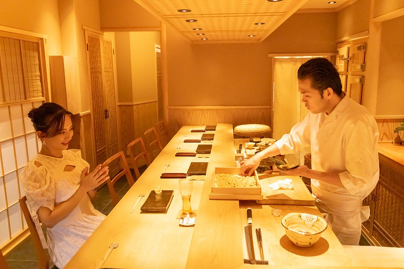 優木まおみ 「三宿の鮨 えん 別邸」