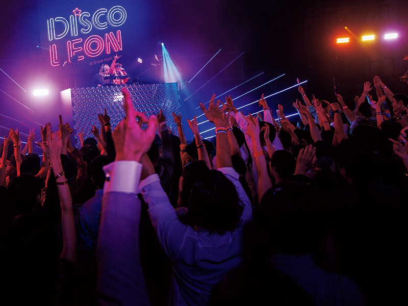 真夏の六本木、ちょい不良(ワル)な大人たちのDISCOなアツ〜い夜♡
