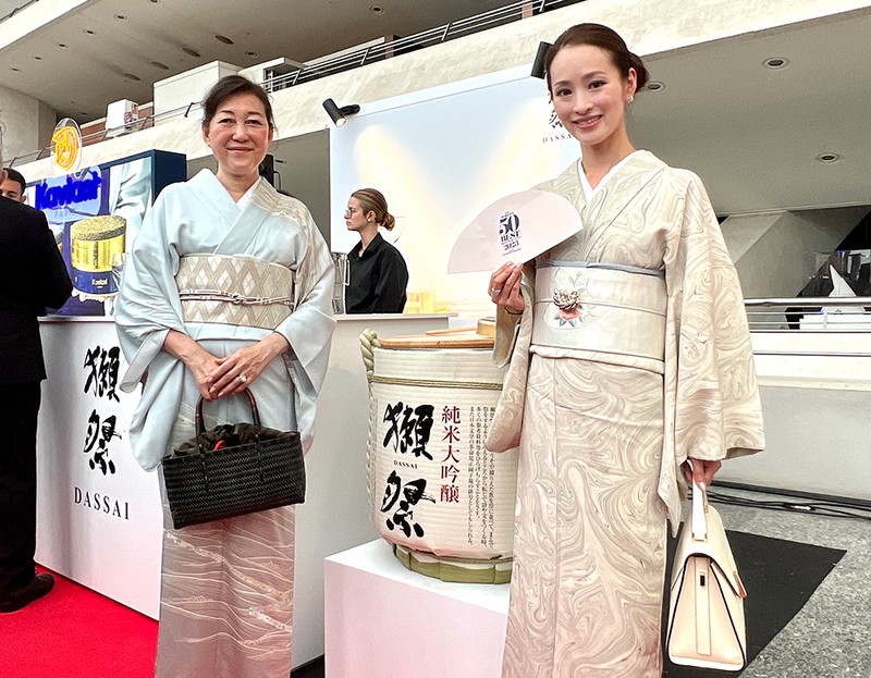 小松宏子さん（左＠hiroko_mainichi_gohan）と瀬川あずささん（右＠azusa.segawa）。小松さんは料理書の編集や執筆も多く手がけ、『茶懐石に学ぶ日日の料理』（後藤加寿子著・文化出版局）では仏グルマン料理本大賞「特別文化遺産賞」、第2回辻静雄食文化賞を受賞。瀬川あずささんは株式会社食レコ代表取締役、レピュニット・ラボ合同会社代表も務める。最近素晴らしかったレストランを聞くと、小松さんは東京の「SÉZANNE」、瀬川さんは京都の「Jean-Georges at The Shinmonzen」でした。