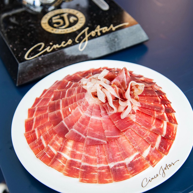会場でふるまわれた「Cinco Jotas」のイベリコハム。